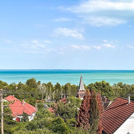 Belvarosi Haz Gyoenyoeru Panoramaval Balatonalmádi المظهر الخارجي الصورة
